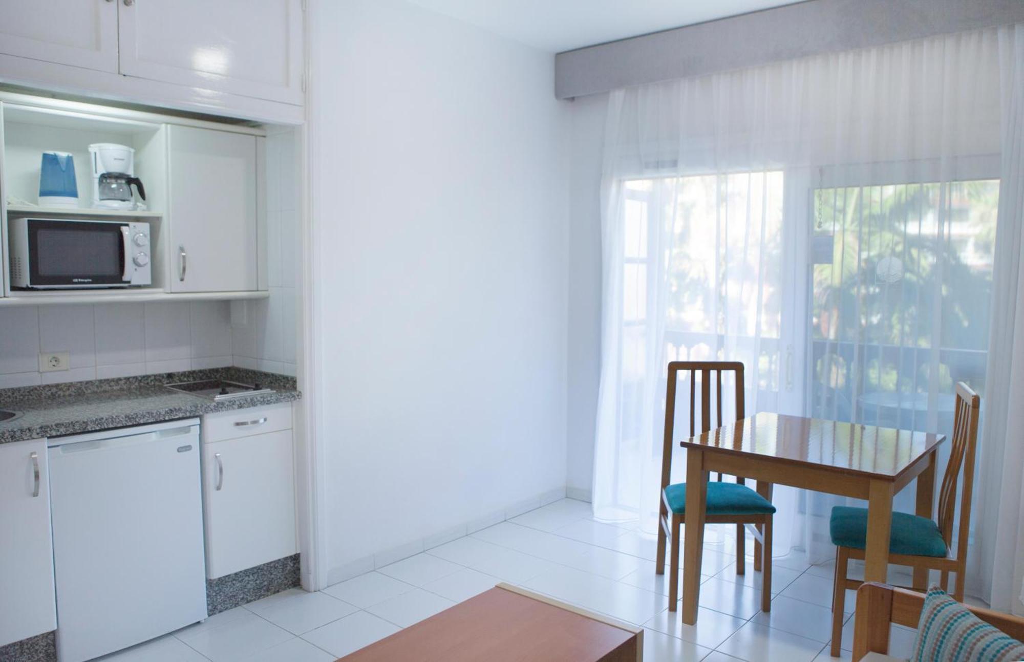 Suite Junior con vistas a la piscina y paquete de ciclismo (2 adultos)